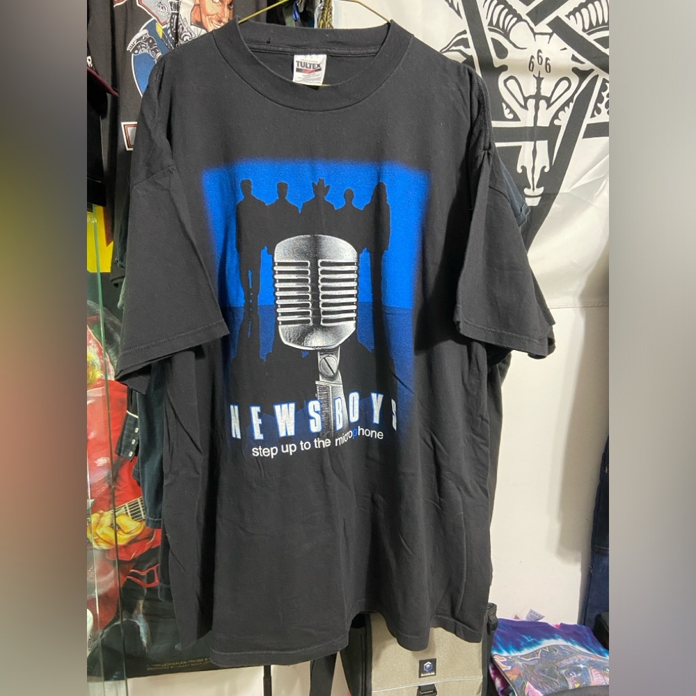 Vintage Newsboys “step up to the microphone” 1998 country band tee